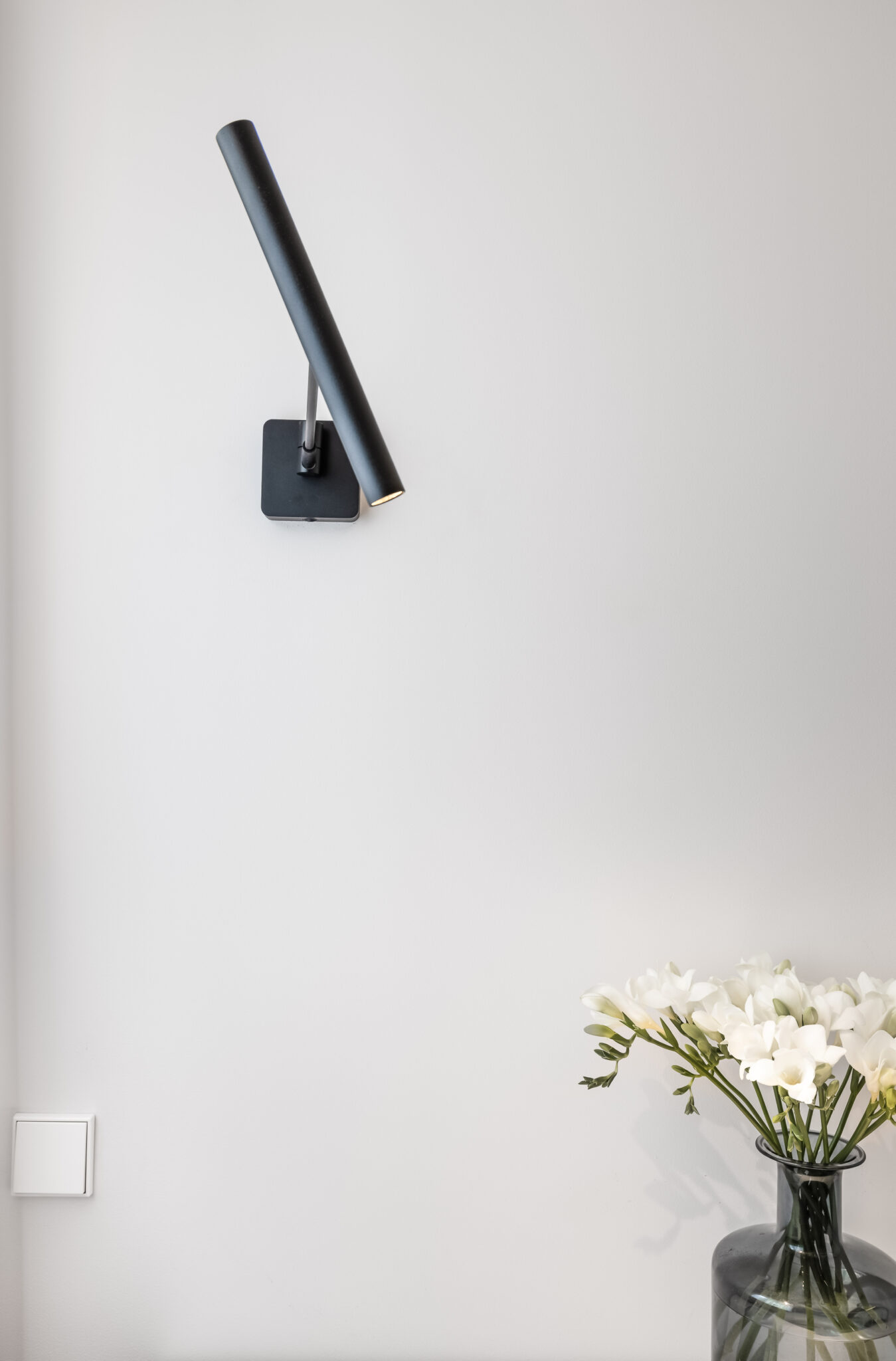 baltų gėlių puokštė