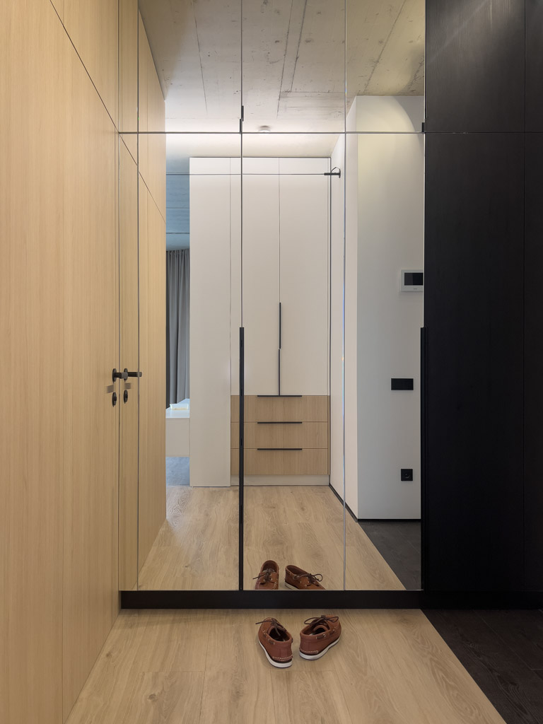 veidrodinė koridoriaus spinta